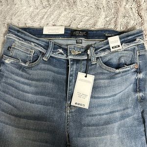 Judy blue light wash mid rise size 11